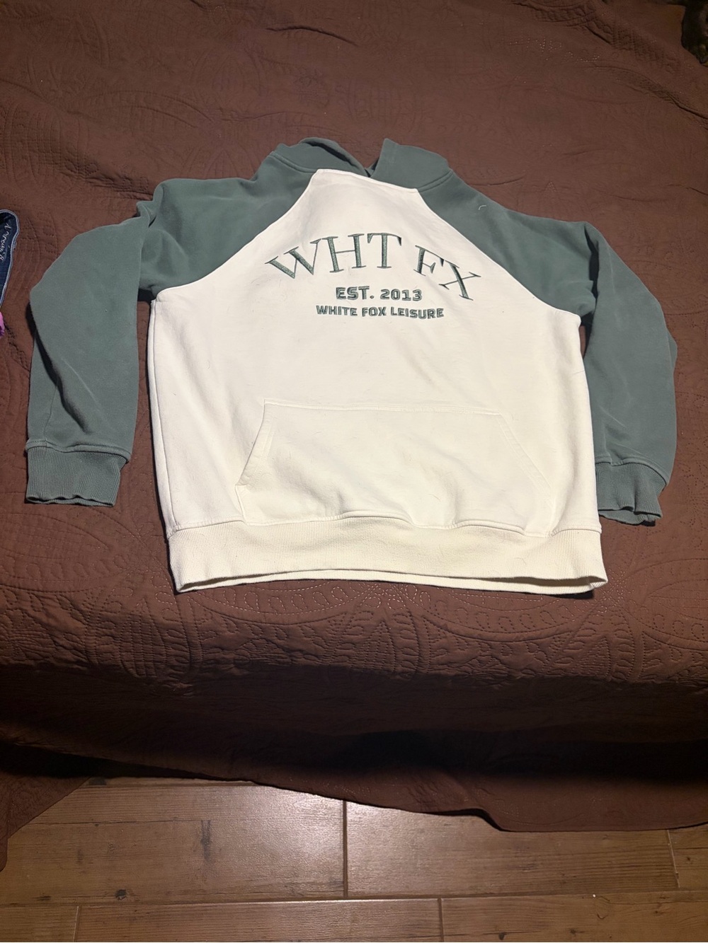 White Fox Sweatshirt - Cream & Sage Green M/L